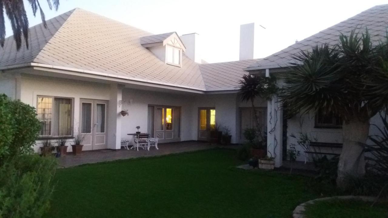 Haus Schaaf B&B Walvis Bay Bagian luar foto