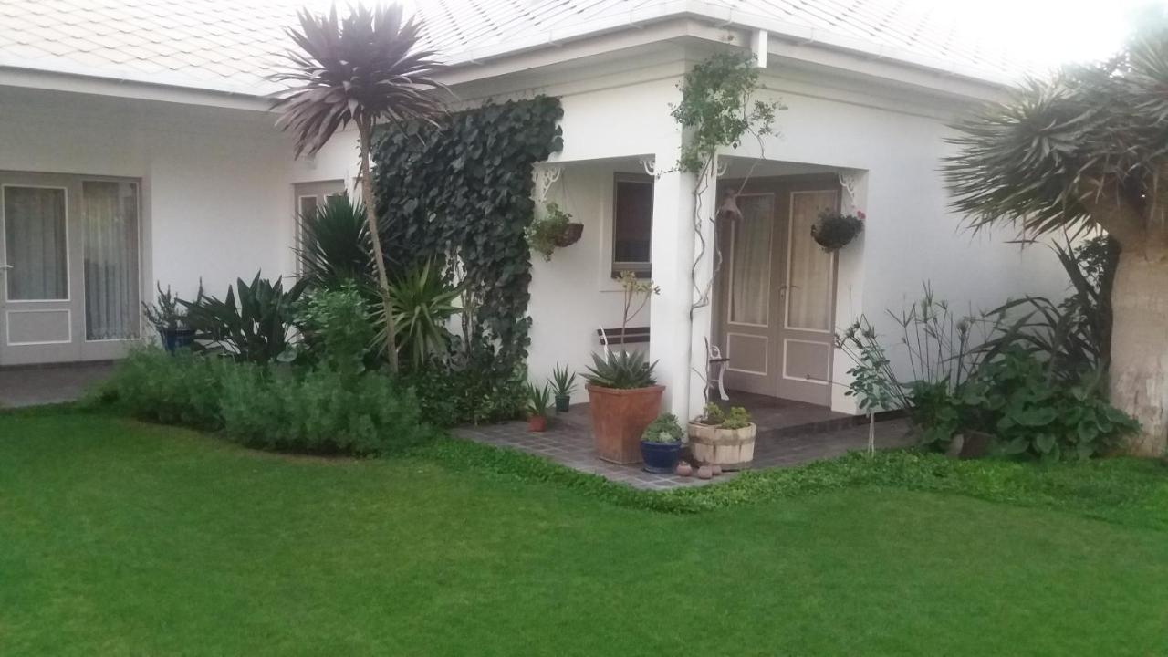 Haus Schaaf B&B Walvis Bay Bagian luar foto